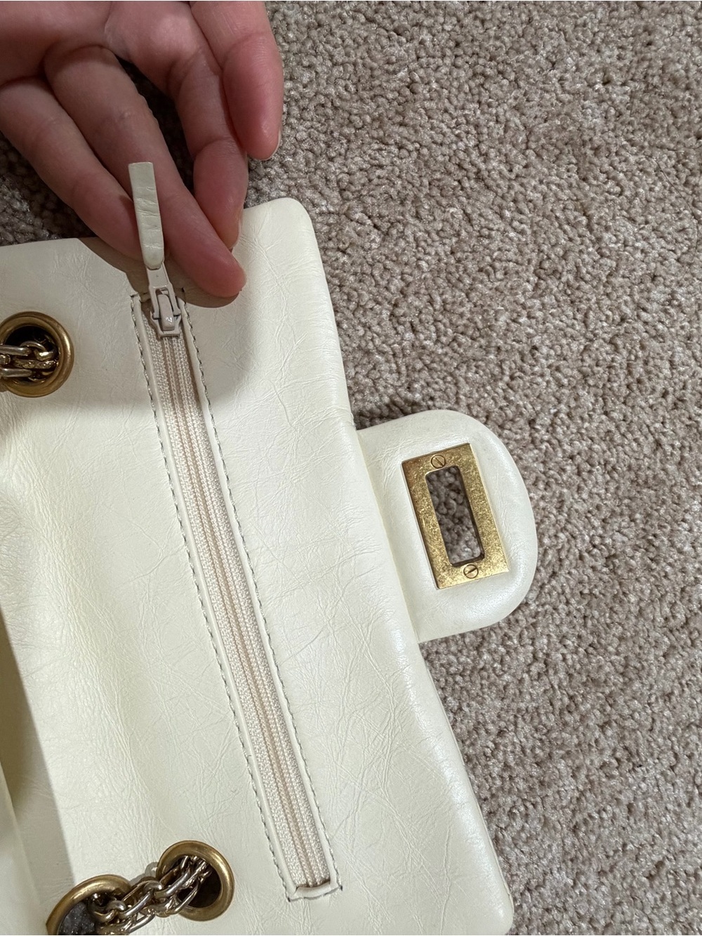 CHANEL Aged Calfskin Quilted 2.55 Reissue 224 Flap Ivory - Picture 8 of 16